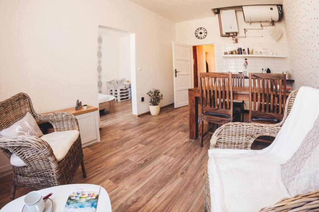 Stylovy Apartman V Centru Nachoda Extérieur photo